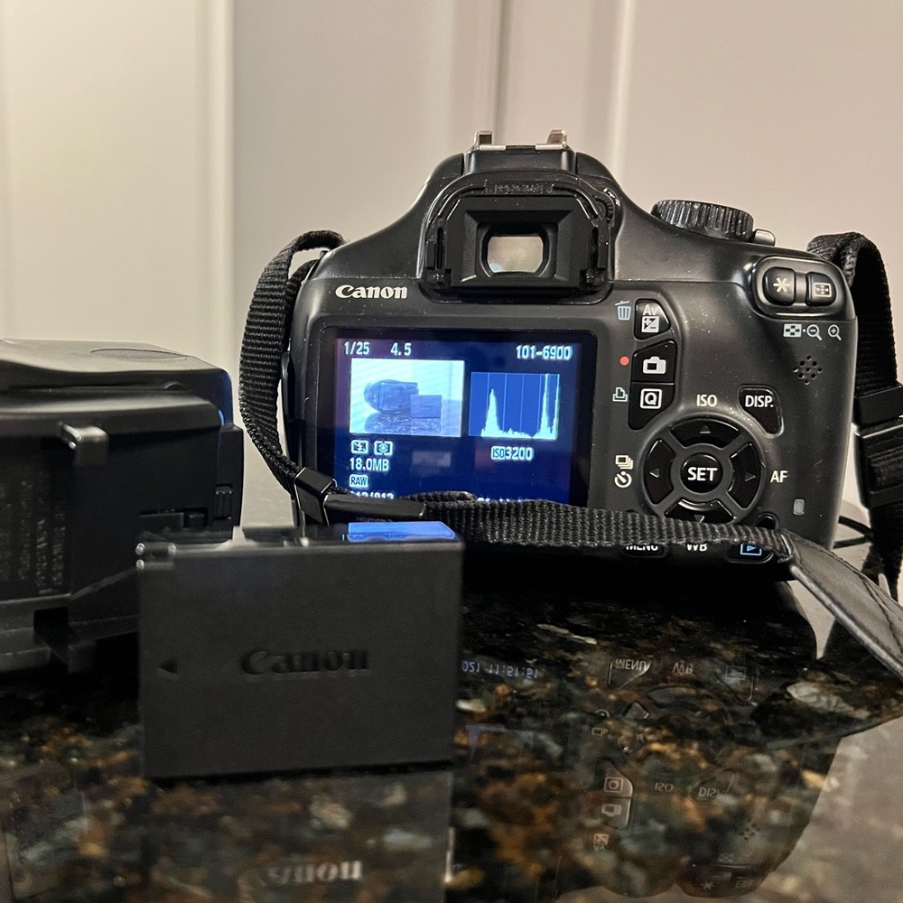 Canon EOS Rebel T3 DLSR Camera EFS 18-55mm lens (Great Starter Camera!)